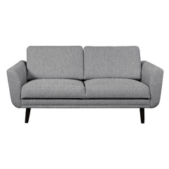 Finby-sohva harmaalla Sparr 770 -kankaalla ja wengen värisillä puujaloilla.