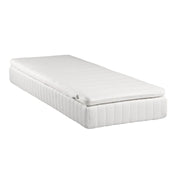 Hilding Feel Ergo -patjassa 90 x 200 cm on valkoinen tikattu joustokangasverhoilu. Patjapakettiin kuuluu Ergo -sijauspatja.