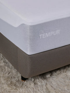 Home By Tempurin TEMPUR THERMOREGULATING on muotoon ommeltu suojalakana TENCEL-kuiduilla, johon yhdistetty lämpötilaa sääteleviä THERMIC-mikrokapseleita.