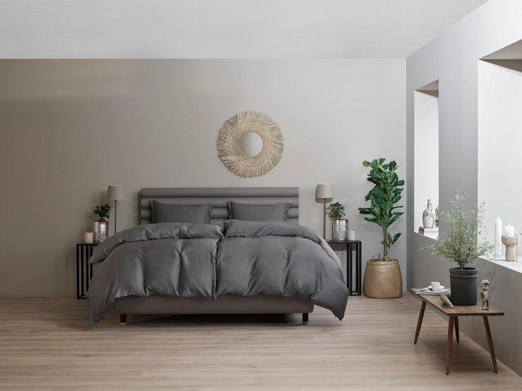 Home By Tempur-perkaalipuuvilla lakanat antrasiitin värisenä. 100 % egyptiläistä puuvillaa.