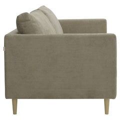 3-istuttava 232 cm Halla-sohva hiekanvärisellä Vogue 02 -kankaalla. Luonnonväriset 14 cm pyöreäkartiopuujalat.