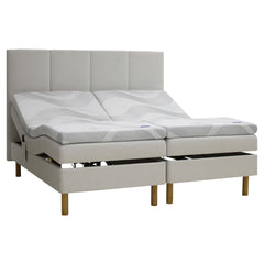 Beige Tunnel 01 -kangasverhoiltu Heaven By Unico Revive -moottorisänkypaketti. Pakettiin kuuluu 2 kpl Suomessa valmistettua, portaattomasti säädettävää Revive-moottorisänkyä, 2 kpl Revive 8 Nano Cool™-verhoiltua Memory -ergosijauspatjaa sekä pyöreät tammenväriset puujalat. Kuvan sängynpääty myydään erikseen.