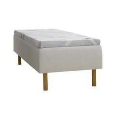 Kuvassa on beige Tunnel 01 -kangasverhoiltu Heaven By Unico Revive -runkosänkypaketti. Pakettiin kuuluu Revive-runkopatja ja yhtenäinen Revive 8 Nano Cool™-verhoiltu Memory -ergosijauspatja sekä pyöreät tammenväriset puujalat.