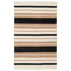Heinävesi-puuvillamatto, beige. Yksipuoleisessa matossa on ajaton raidallinen kuosi ja luonnollinen materiaali.