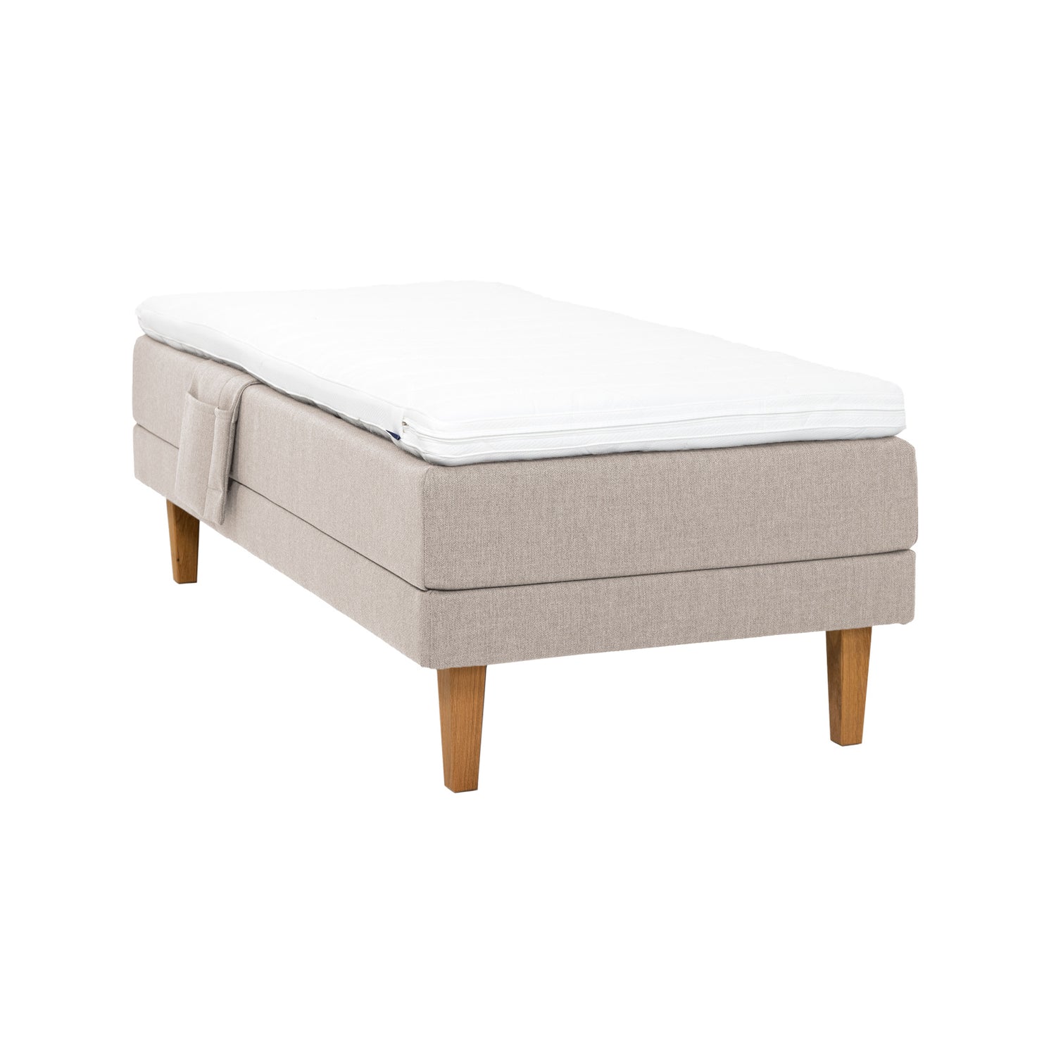 Beige Hilding Original -moottorisänky luonnonvärisillä 23 cm korkeilla Royal -tammijaloilla ja profiloidulla kimmovaahtosijauspatjalla. Kuvan tarviketasku myydään erikseen.