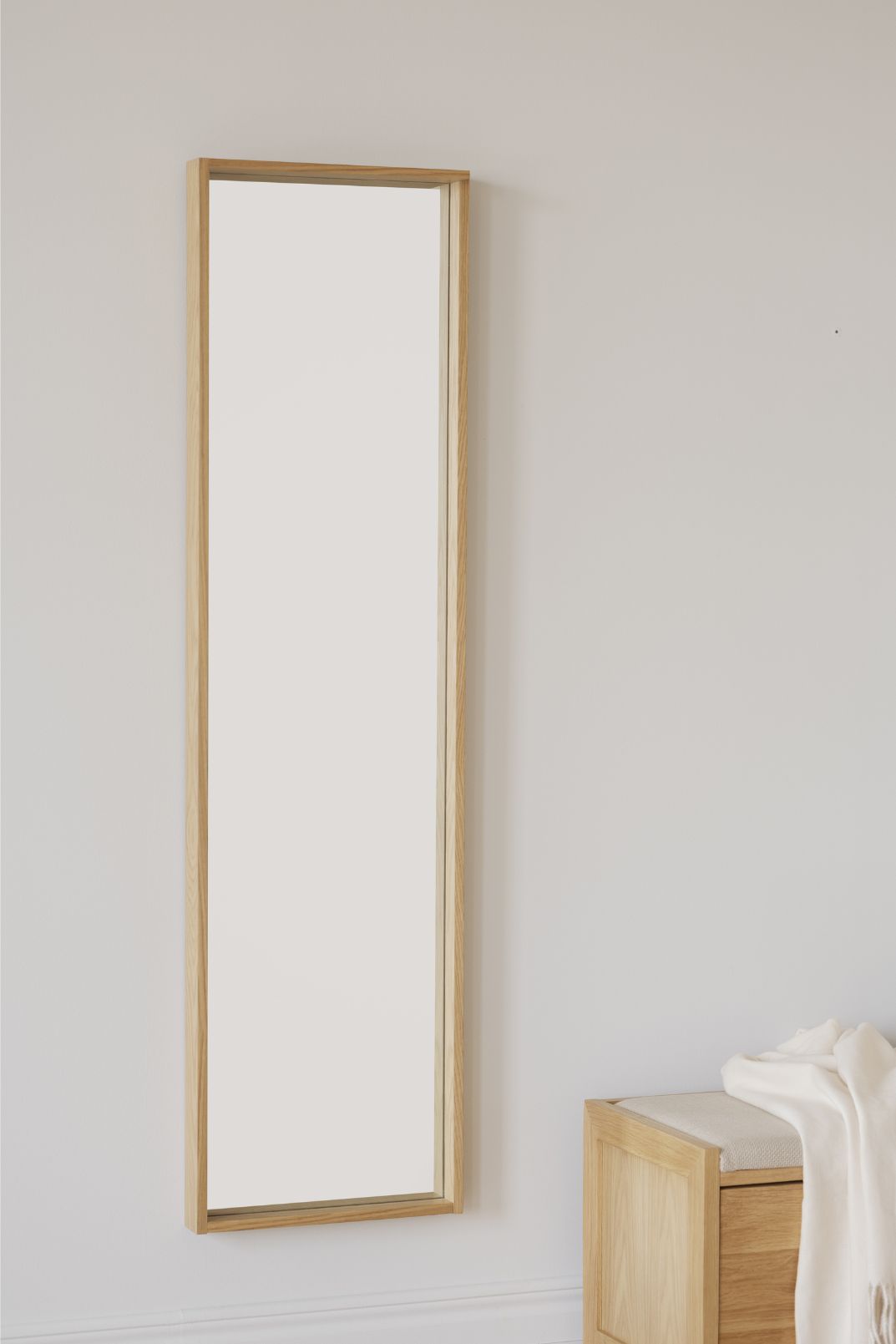 Tammenvärinen Hillmond-peili.