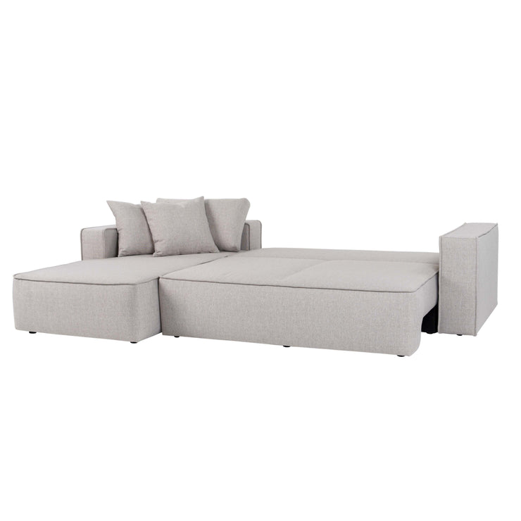 Melody-divaanisohva vaalean beigellä Puglia 10 -verhoilukankaalla. Kuvan sohva on levitetty vuoteeksi ja siinä on on vasemmanpuoleinen divaani ja matalat 1,5 cm muovijalat.