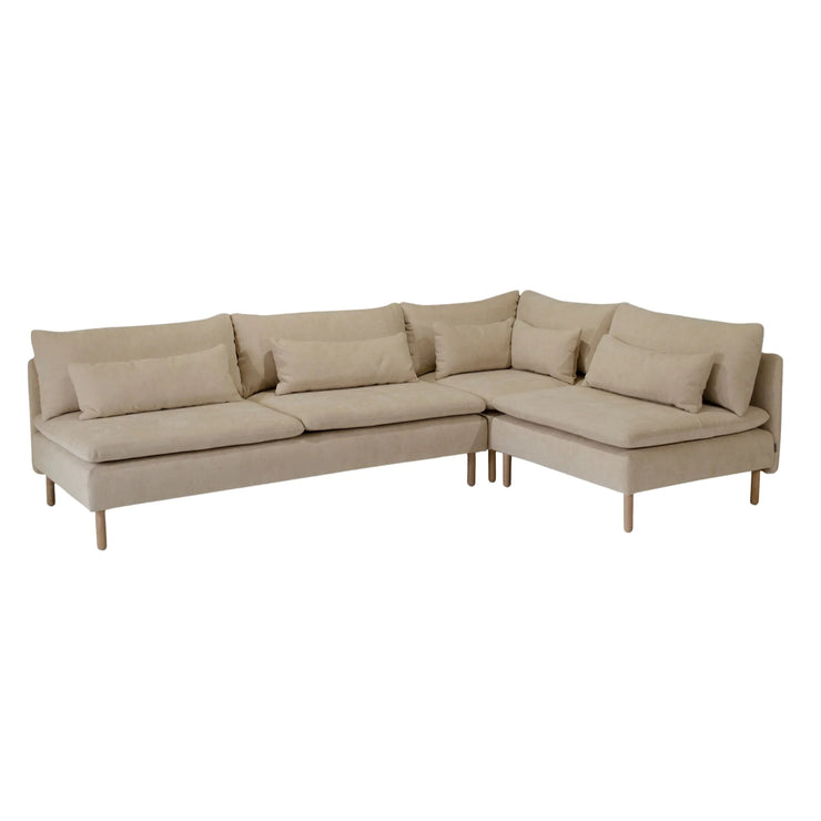 Idyll-vuodekulmadivaanissa on moduulit 3-istuttava keskiosa + kulmaosa + 1-istuttava keskiosa. 3-istuttava moduuliosan istuintyynyt ovat kahtia jaetut, verhoilukangas on beige Capri 02 ja tammijalat ovat öljytyt luonnonväriset.