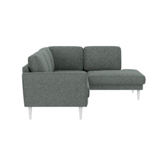 Ilona -kulmadivaanisohva tummanvihreällä AC Laviano 395 -kankaalla ja 18 cm korkeilla valkoisilla pyöreäkartio-jaloilla. Kuvan sohvassa on 10 cm leveä KN10-käsinoja.