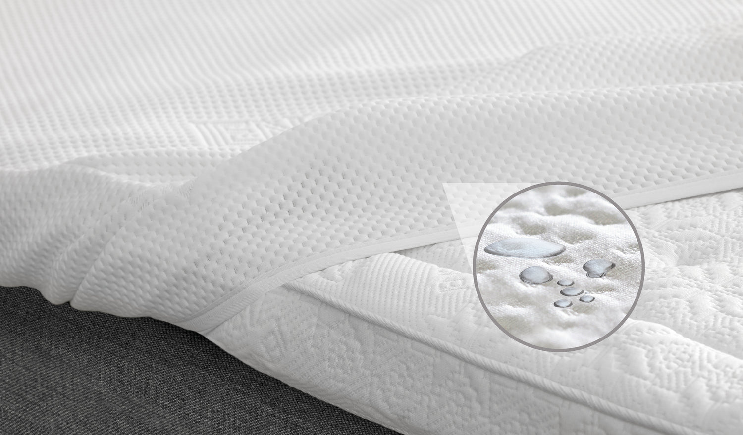 Jensen TempSmart Protect -sijauspatjan suojus on on ohut ja joustava - se kestää kosteutta mutta päästää ilman läpi, jotta sänky tuulettuu.