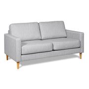 Kanerva 2 - 3h -sohva vaaleanharmaalla Sparr 362 -kangasverhoilulla ja luonnonvärisillä tammijaloilla.