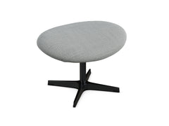 Harmaa Yani-rahi Brema Ashgrey -verhoilukankaalla ja mustalla Vision-jalalla.