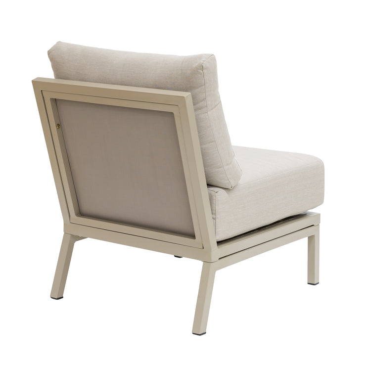 Beige Kesähelmi-sohvan keskiosa pehmusteilla.