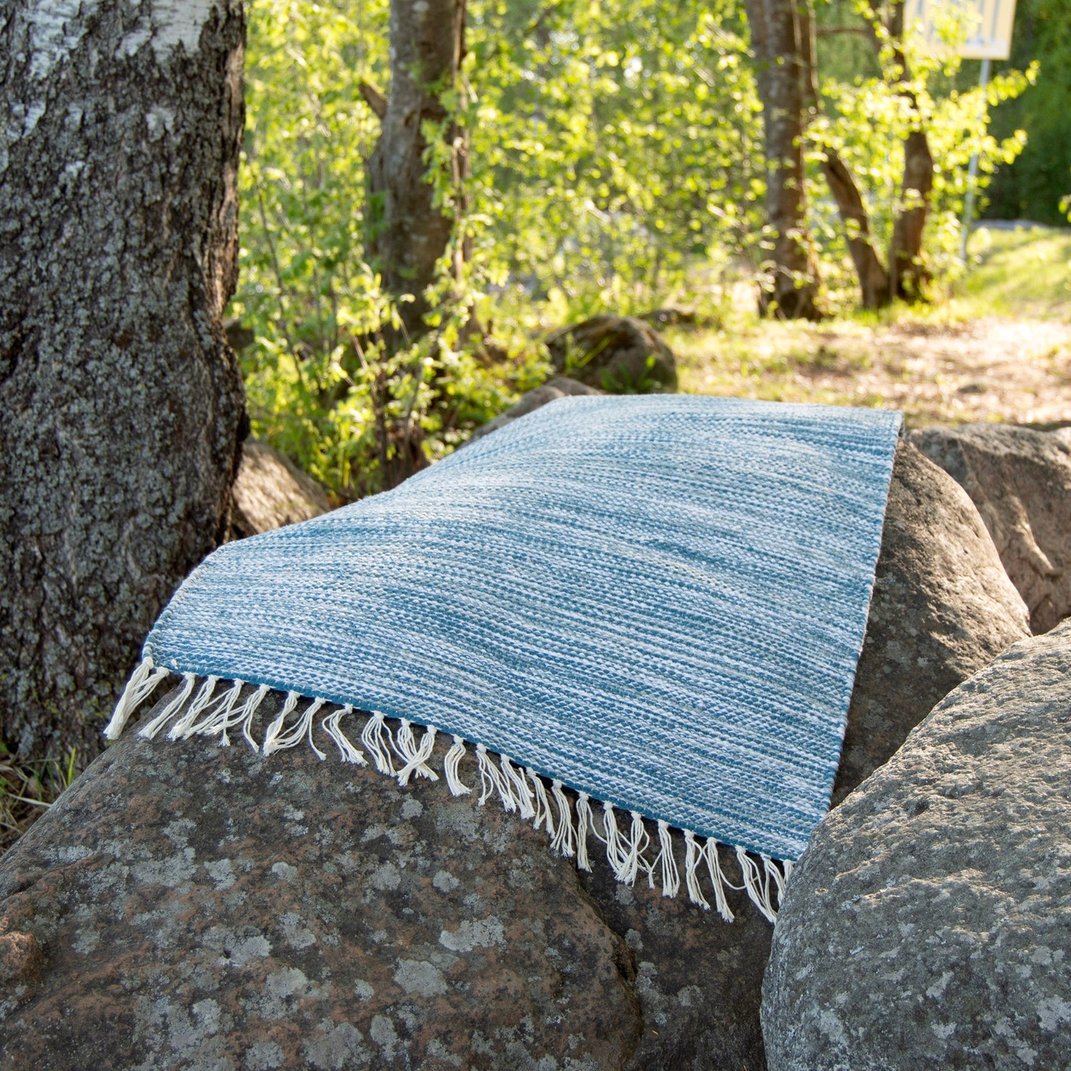 Kuvassa on Kesälahti-puuvillamaton sininen väri.