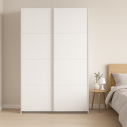 Kuvassa on mattavalkoinen 120 cm Kira-liukuovikomero. Stailattu visualisointi.