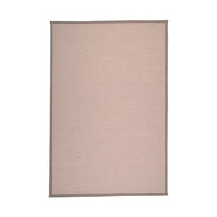 Eleganssi beigen värinen Lyyra2-puuvillapaperinarumatto valkoisella paperinarulla.