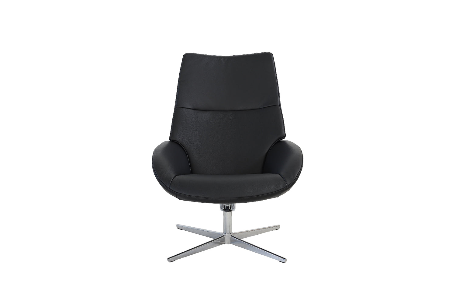 Kebe Lotus -nojatuoli mustalla Balder-nahkaverhoilulla ja kromin värisellä Bossa Flat-jalalla.