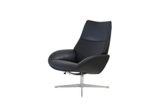 Kebe Lotus -nojatuoli mustalla Balder-nahkaverhoilulla ja kromin värisellä Bossa Flat-jalalla.