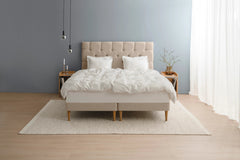 TEMPUR Stay -vuoderunkosänky miljöökuvassa, hiekka Sand, koot 140 x 200, 160 x 200 ja 180 x 200 cm.