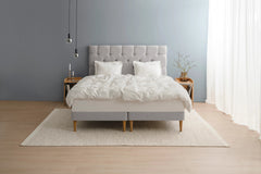 TEMPUR Stay -vuoderunkosänky miljöökuvassa, harmaa Stone, koot 140 x 200, 160 x 200 ja 180 x 200 cm.