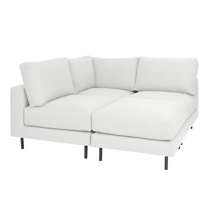 Manhattan-sohva valkoisella Bond 7-kankaalla. 80 x 80 cm rahi keskellä. Mustat tolppajalat 51150.
