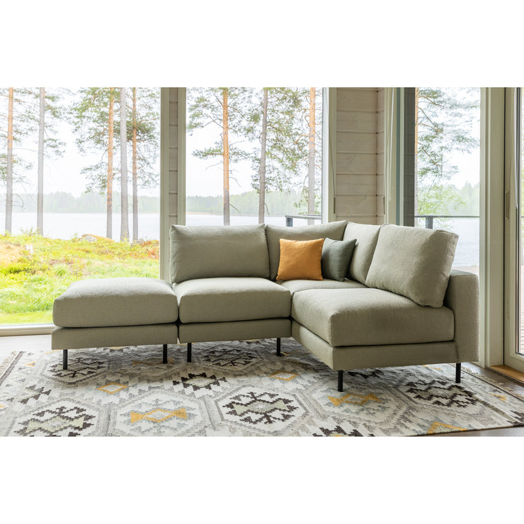 Manhattan-kulmamoduulisohva Bond 14-kankaalla. Mustat tolppajalat 51150.