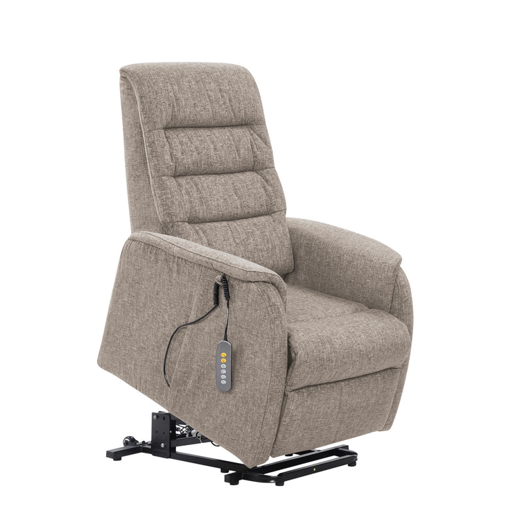 Matilda-seniorituolin nousuavustin helpottaa tuolille istumista ja siitä nousemista. Kuvan tuolissa ruskea Belfast 004 -kangasverhoilu.