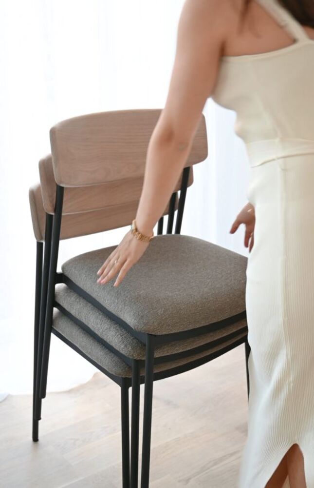 Maymont-tuoli on helposti pinottavissa.