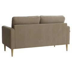 Kahden istuttava Mila-sohva ruskealla Feel 11 -kankaalla ja luonnonvärisillä pyöreäkartion mallisilla jaloilla.