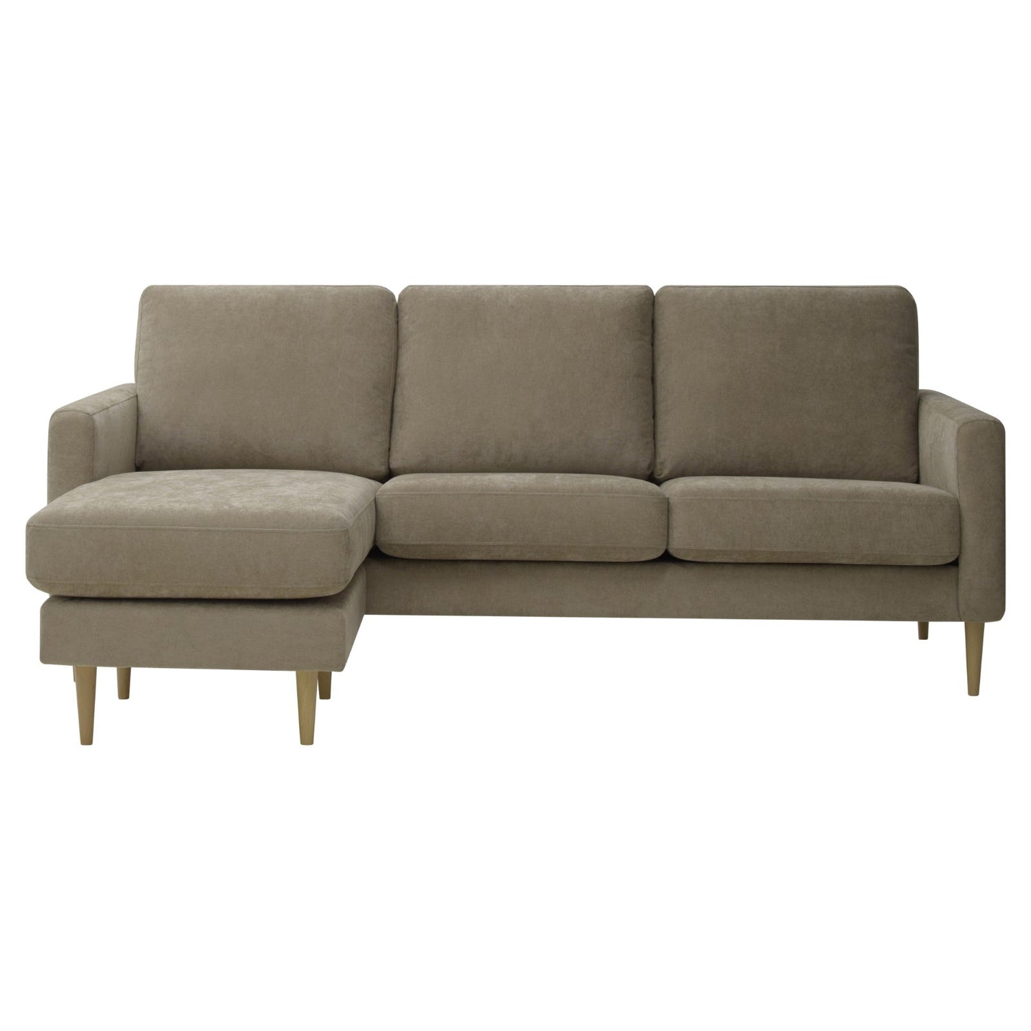 Kolmen istuttava Mila-divaanisohva vasemmanpuoleisella divaanilla (kätisyys vaihdettavissa). Sohva on verhoiltu ruskealla Feel 11 -kankaalla ja siinä on luonnonväriset pyöreäkartio-puujalat.