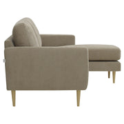 Kolmen istuttava Mila-divaanisohva vasemmanpuoleisella divaanilla (kätisyys vaihdettavissa). Sohva on verhoiltu ruskealla Feel 11 -kankaalla ja siinä on luonnonväriset pyöreäkartio-puujalat.