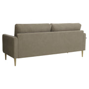 Kolmen istuttava Mila-sohva ruskealla Feel 11 -kankaalla ja luonnonvärisillä pyöreäkartion mallisilla jaloilla.