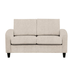 Monika 2-istuttava sohva beigellä Oasis 02 -kangasverhoilulla. Sohvassa on kaarevat käsinojat ja wengen väriset puujalat.