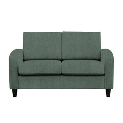 Monika 2-istuttava sohva vihreällä Oasis 10-kangasverhoilulla. Sohvassa on kaarevat käsinojat ja wengen väriset puujalat.