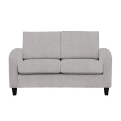 Monika 2-istuttava sohva harmaalla Oasis 15 -kangasverhoilulla. Sohvassa on kaarevat käsinojat ja wengen väriset puujalat.