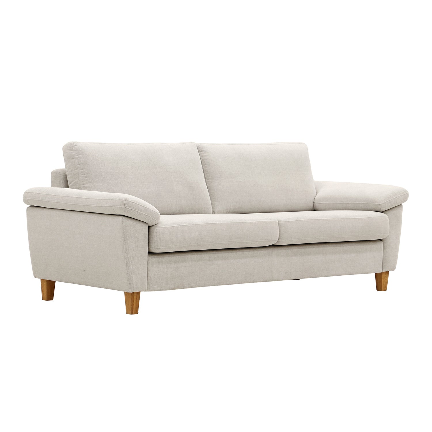 Monika 3-istuttava vaalealla beigellä Oasis 01 -kangasverhoilulla. Sohvassa on KN9-käsinojat ja luonnonväriset puujalat.