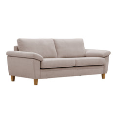 Monika 3-istuttava beigellä Oasis 2 -kangasverhoilulla. Sohvassa on KN9-käsinojat ja luonnonväriset puujalat.