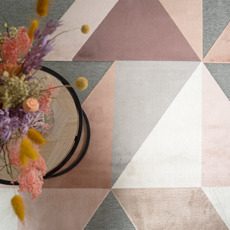 Muru-viskoosimatto on kaunis ja trendikäs matto kodin oleskelutiloihin.