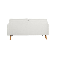 Nauvo 2-istuttava sohva vaalealla Suma 10 -kangasverhoilulla ja luonnonvärisillä puujaloilla. Sohvan käsinojien sivuilla on raitaompeleet.