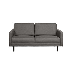 Nauvo 2-istuttava sohva tummanharmaalla Suma 7 -kangasverhoilulla ja mustilla metallijaloilla. Sohvan käsinojien sivuilla on raitaompeleet.