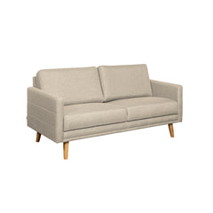 Nauvo 2-istuttava sohva beigellä Suma 16 -kangasverhoilulla ja luonnonvärisillä puujaloilla. Sohvan käsinojien sivuilla on raitaompeleet.