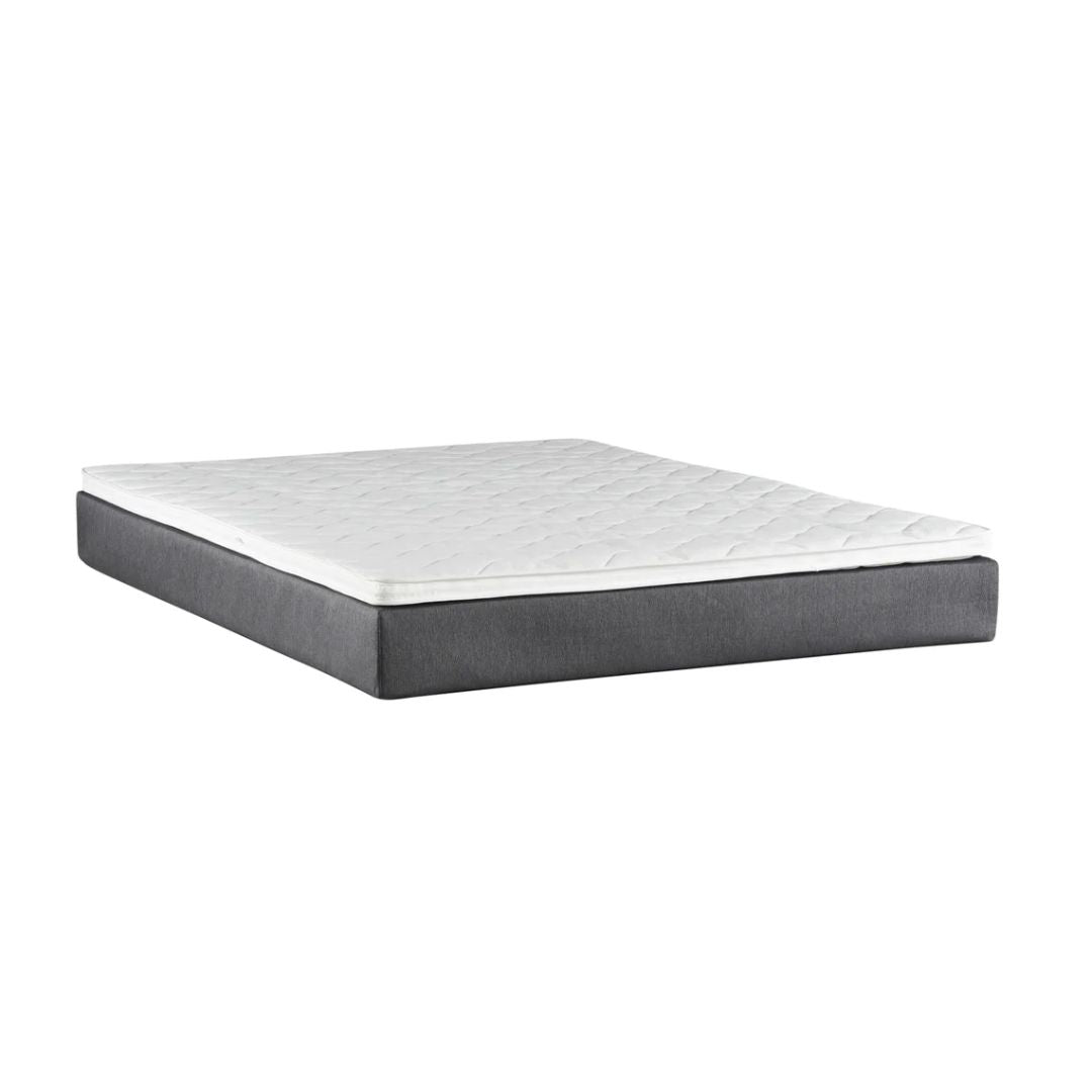 Aalto-joustinpatjapakettiin kuuluu kuvassa oleva profiloitu sijauspatja. Harmaalla huonekalukankaalla verhoiltu joustinpatja on molemmin puolin käytettävissä ja kummallakin puolella on makuupinnalla valkoinen joustokangas.