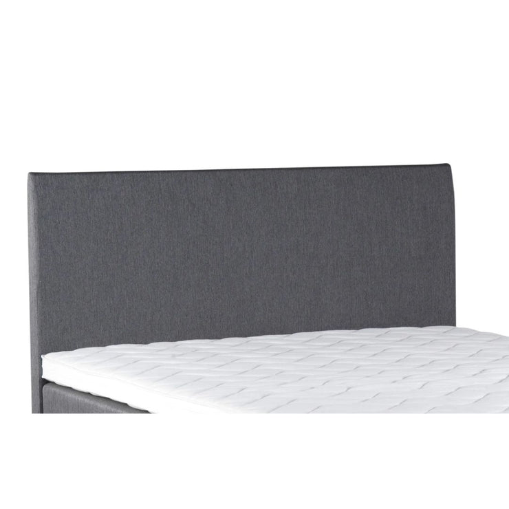 Aalto-sängynpäädyssä on sama verhoilu, kuin Aalto- ja Meri-mallistojen patjoissa. Kuvassa harmaa väri.