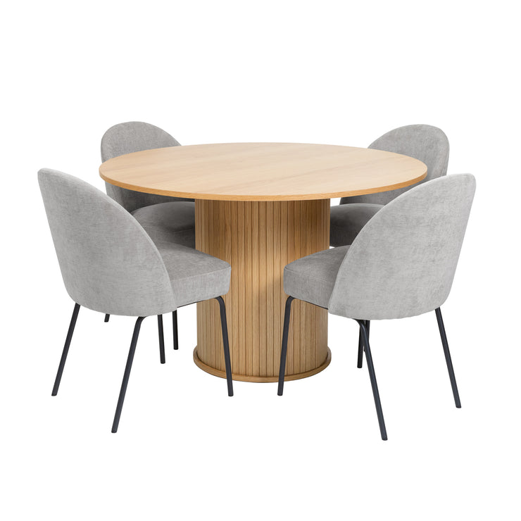 Kuvassa on harmaat Creston-tuolit yhdistettynä erikseen myytävän tammenvärisen Nola-pöydän kanssa.
