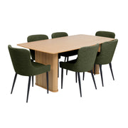 Nola-pöytä 100 x 190 cm luonnonvärinen tammi, sekä vihreät Boucle-kankaiset Ontario-tuolit mustilla metallijaloilla. Ruokapöydän kaksi jykevää jalkaa on kauniisti paneloitu.