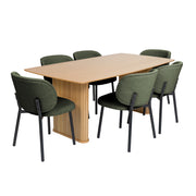 Kuvassa on tammenvärinen Nola-pöytä yhdistettynä vihreiden erikseen myytävien Swan-tuolien kanssa.
