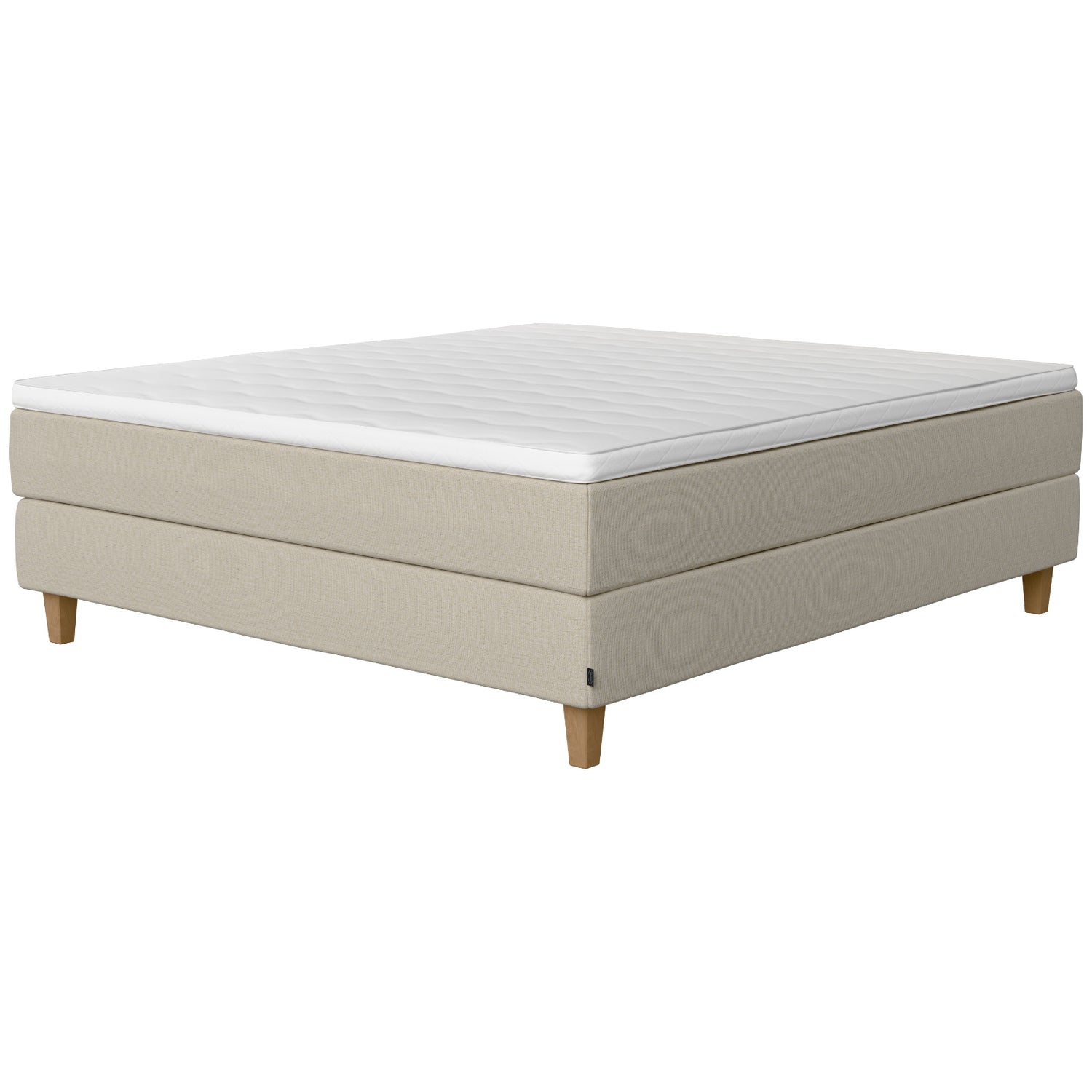 Jensen Onyx -jenkkisängyn luonnonvaalea natural 292 verhoiluväri ja nelikulmaiset 14 cm korkeat luonnonväriset tammijalat. Sijauspatja ja jalat sisältyvät hintaan.