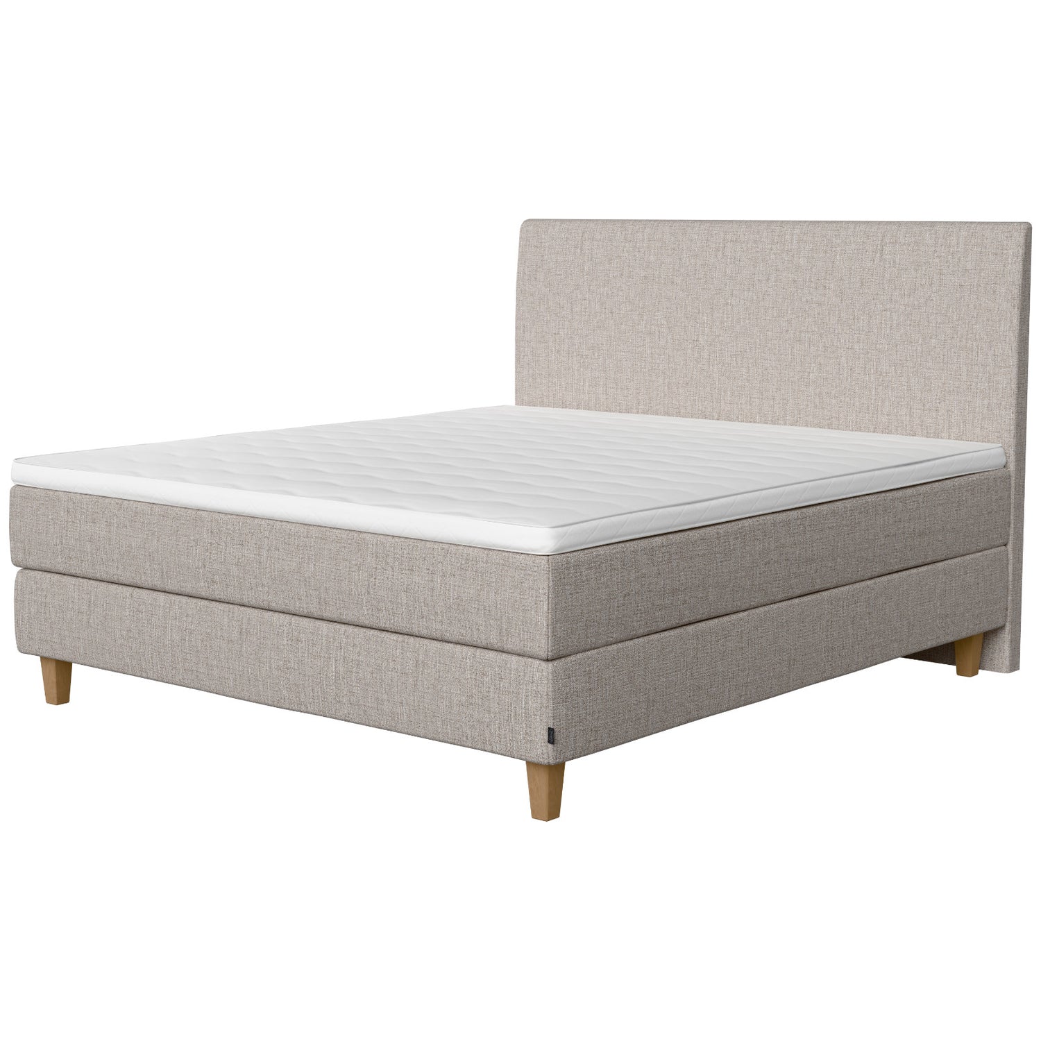 Jensen Onyx -jenkkisängyn beige 291 verhoiluväri ja nelikulmaiset 14 cm korkeat luonnonväriset tammijalat. Sleep 1 -sijauspatja ja jalat sisältyvät hintaan. Jensen-sängynpääty myydään erikseen.