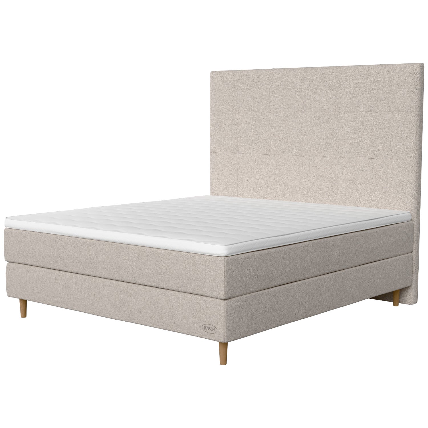 Jensen Opal -jenkkisängyn hiekanvärinen Sand 185 verhoilu ja 14 cm korkeat luonnonväriset Conic-tammijalat. Sleep 2 -sijauspatja ja jalat sisältyvät hintaan. Jensen-sängynpääty myydään erikseen.