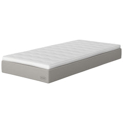 Jensen Opal -joustinpatjan vaaleanharmaa Light Grey 186 -verhoilu. Sijauspatja sisältyy paketin hintaan.
